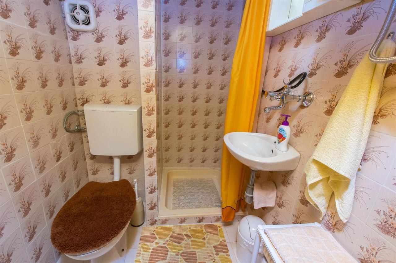 Apartments Pavlina Starigrad Paklenica Exterior photo